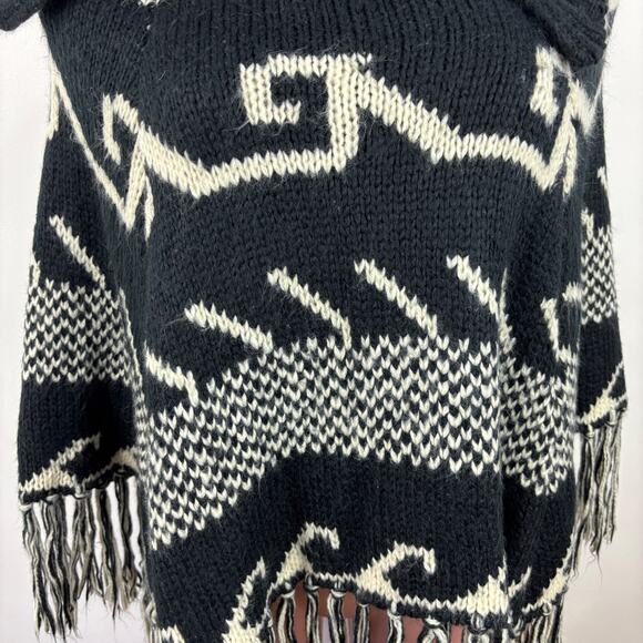 Steve Madden NEW Turtle Neck Poncho Shawl Sweater Black White Tribal Fringe OS - Picture 4 of 8
